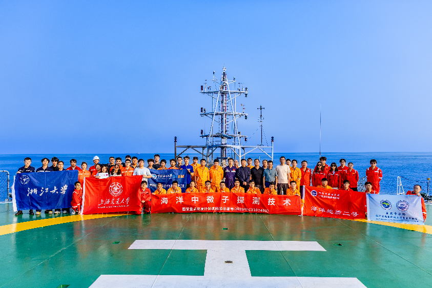 “海铃计划”深海中微子探测团队圆满完成规模化系列海试