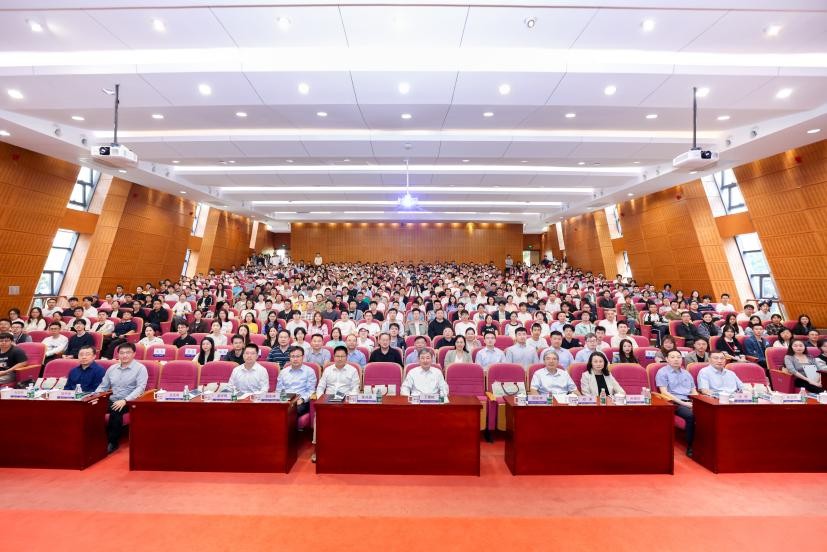 弦歌百卅 思启三百 丁奎岭校长第300期大师讲坛分享合成创造未来